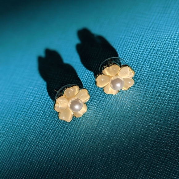 BRAND NEW Stylish Korean S925 Earrings - Picture 1 of 1